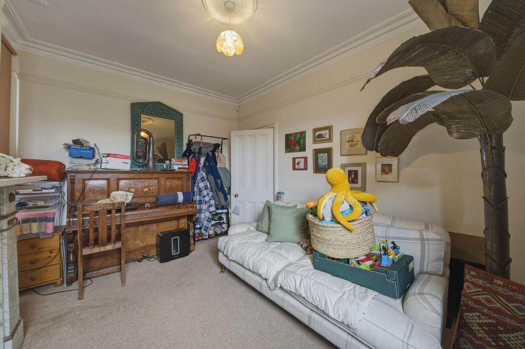 Property photo 3 of 18 Bedroom