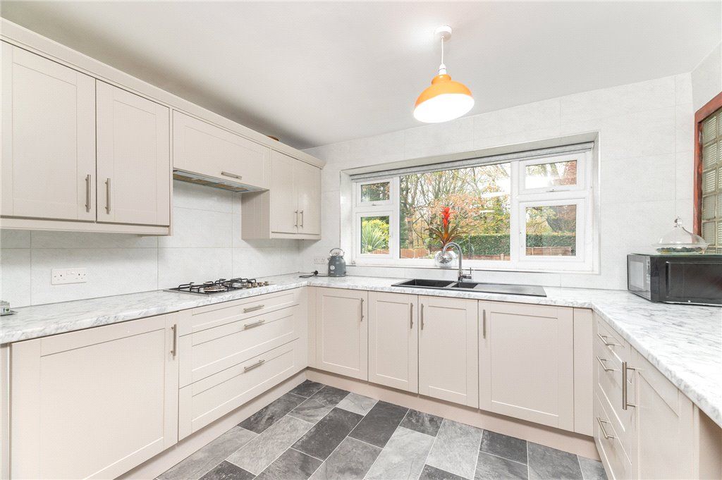 Property photo 2 of 20 Kitchen