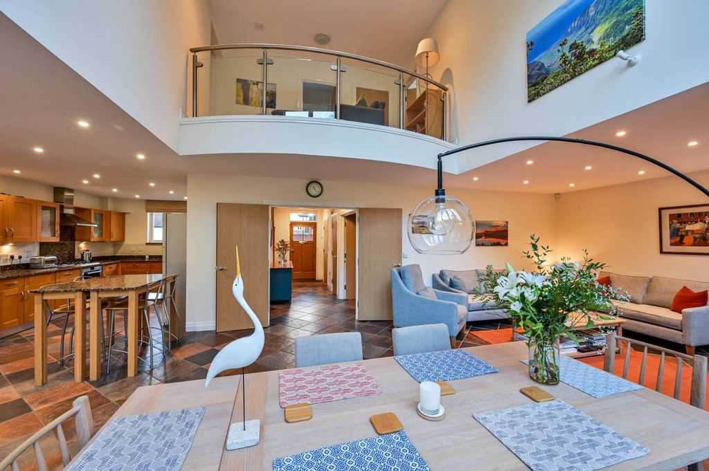 Property photo 3 of 56