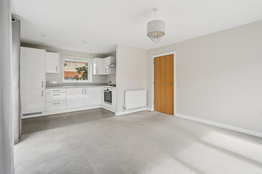 Property photo 2 of 23