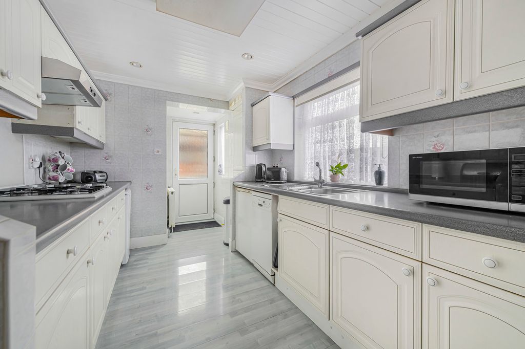 Property photo 3 of 22 Kitchen