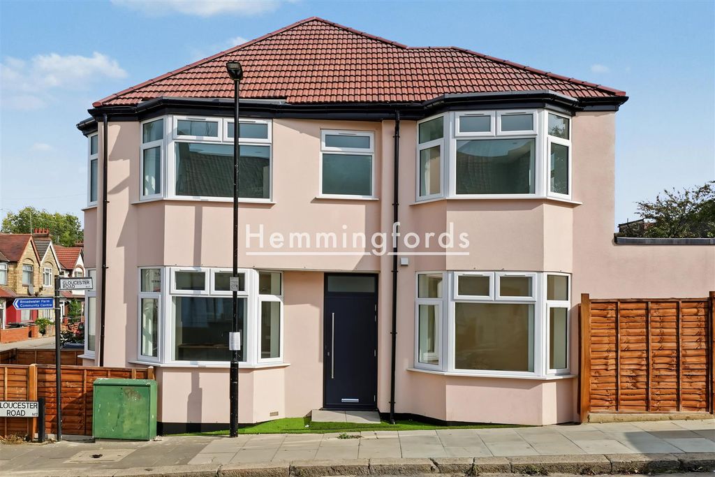 Property photo 1 of 14 The Avenue N17-1.Jpg