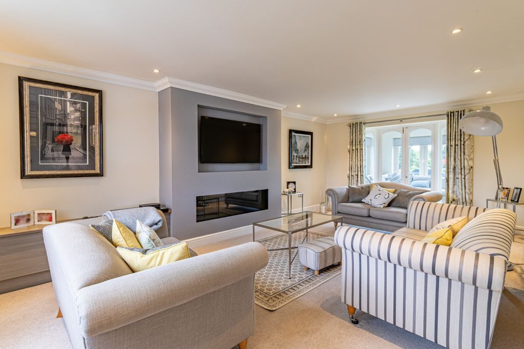 Property photo 3 of 45 4211337