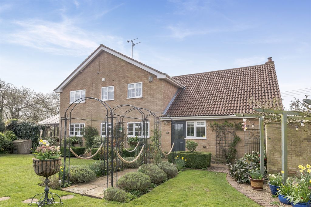 Property photo 3 of 23