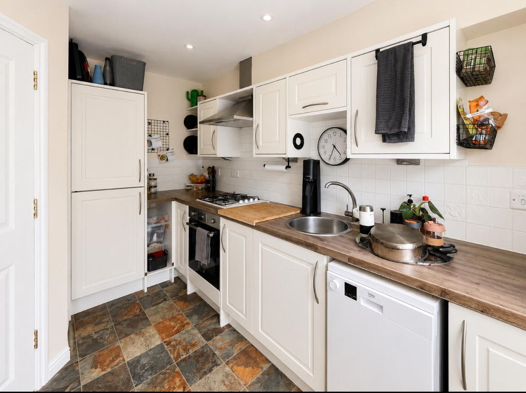 Property photo 2 of 11 Kitchen