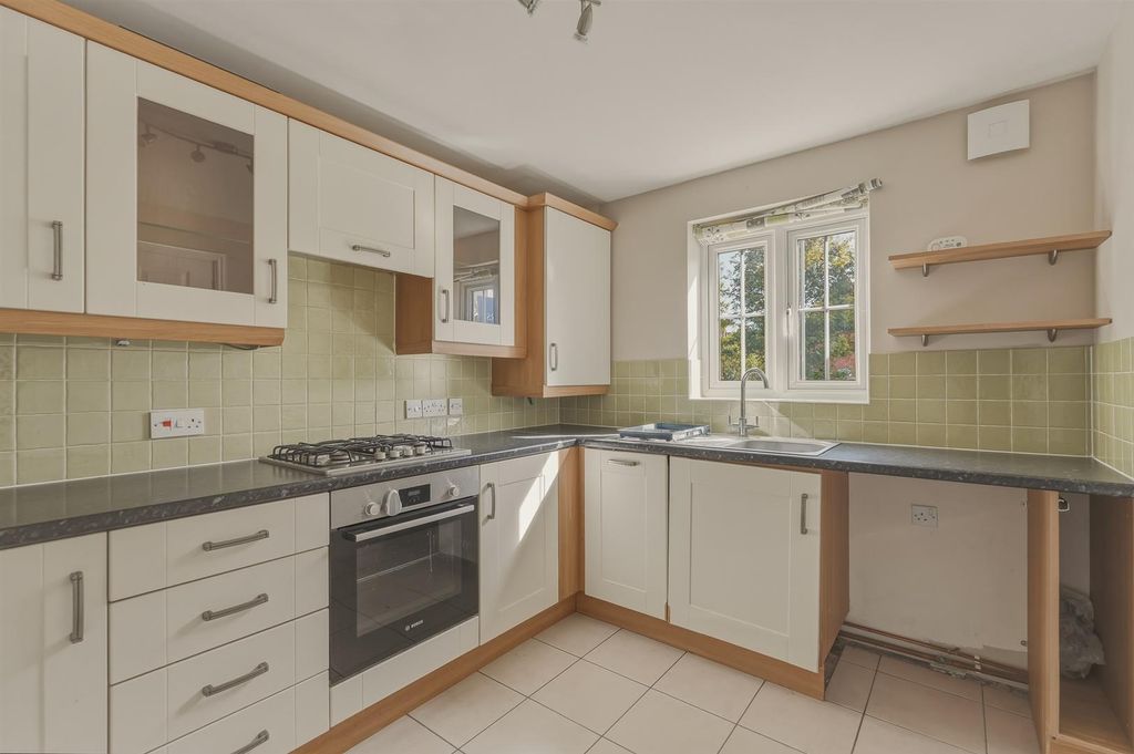 Property photo 2 of 12 Kitchen