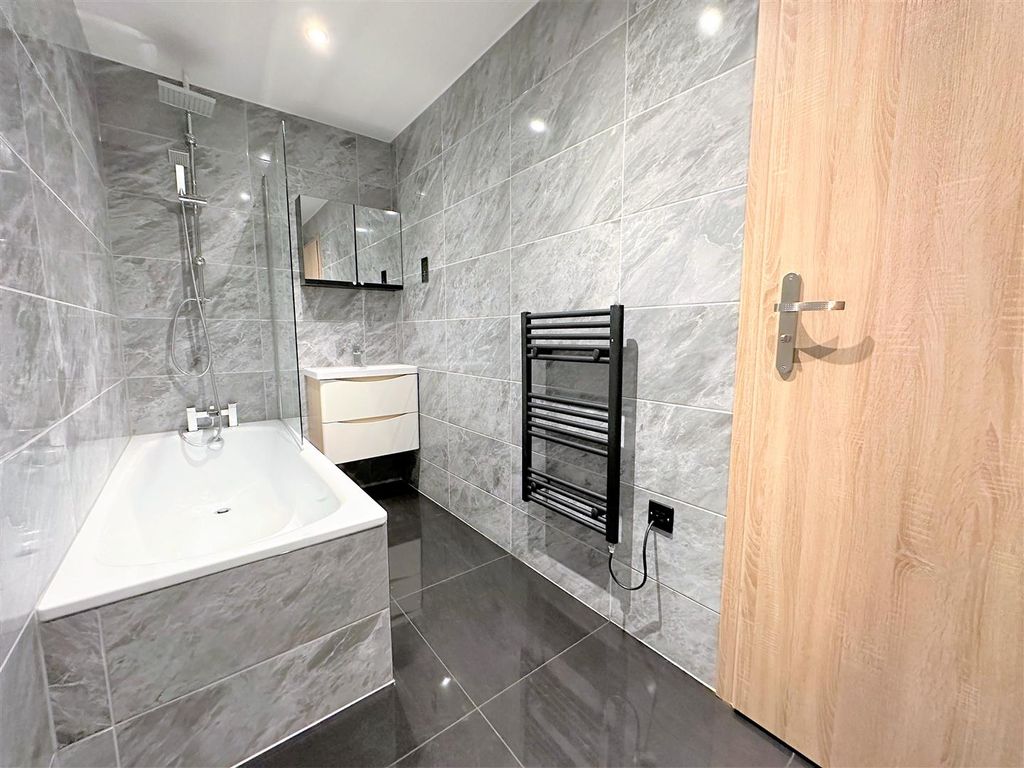 Property photo 3 of 34