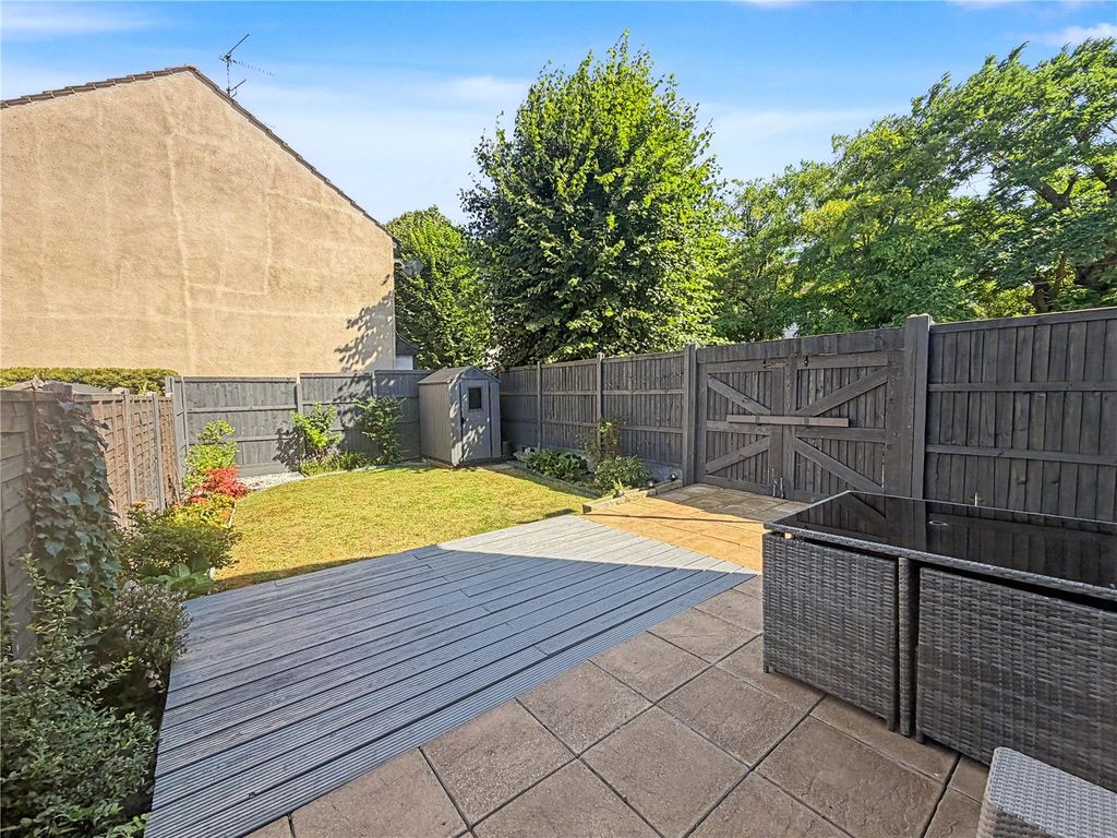 Property photo 2 of 18 Garden