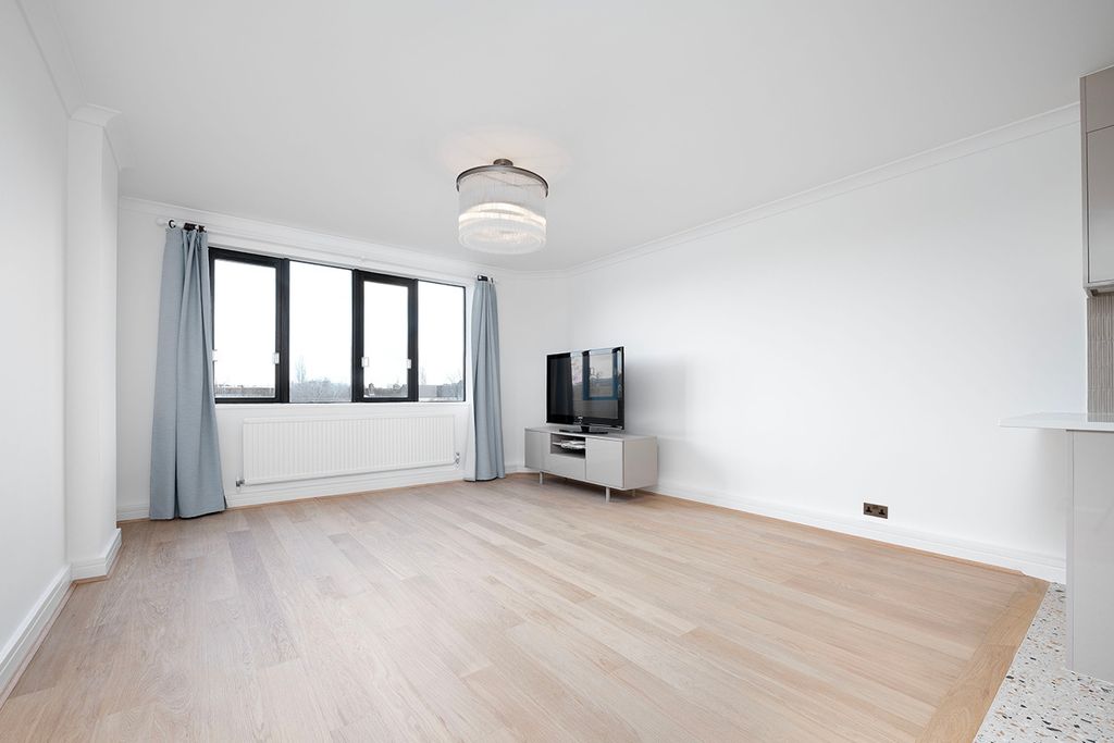 Property photo 2 of 16 Picture No. 02