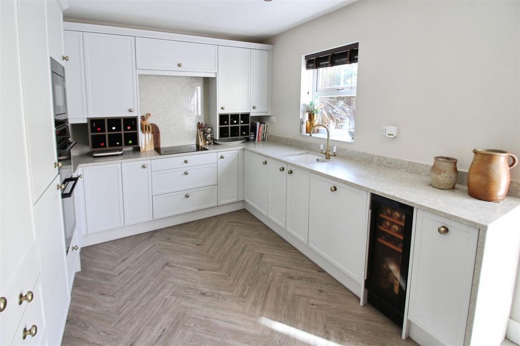 Property photo 3 of 30 Kitchen Diner