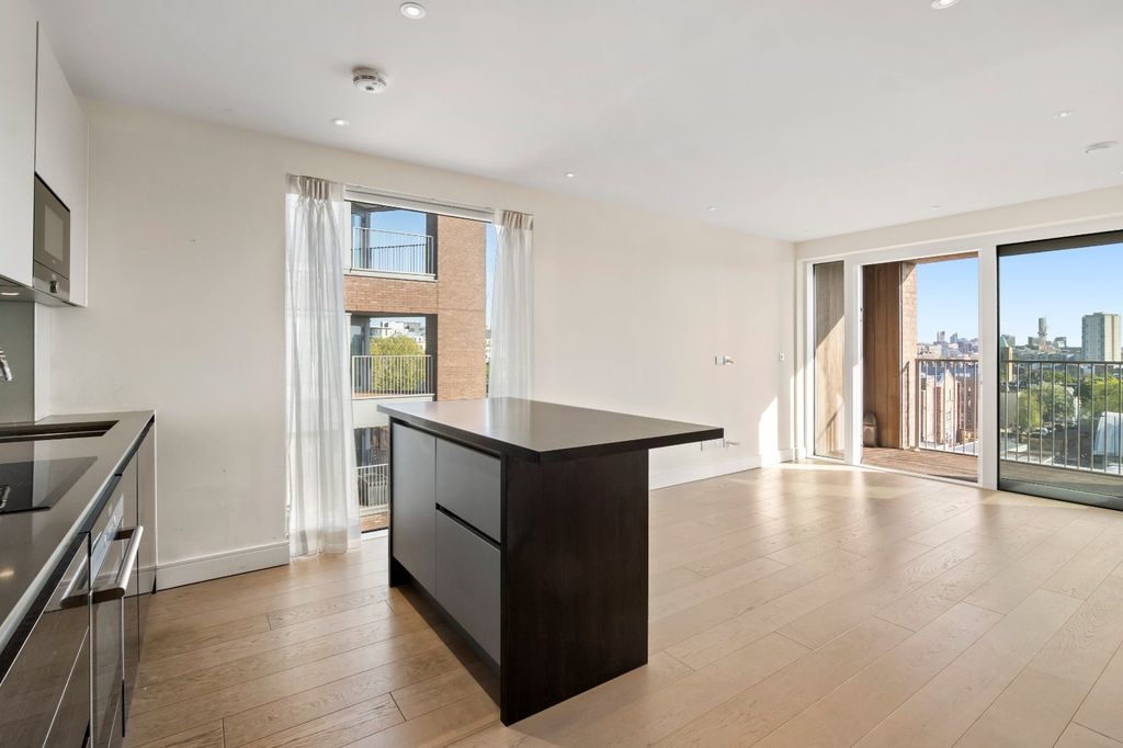 Property photo 2 of 8