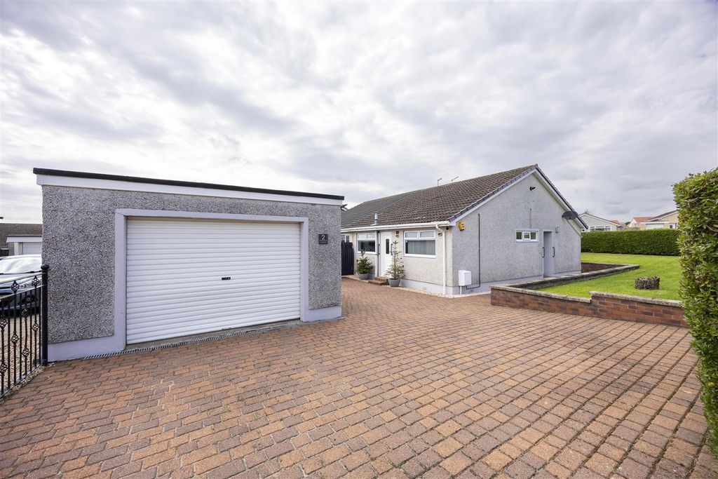Property photo 2 of 19 2_Applecross_Gardens_Moodiesburn_001.Jpg