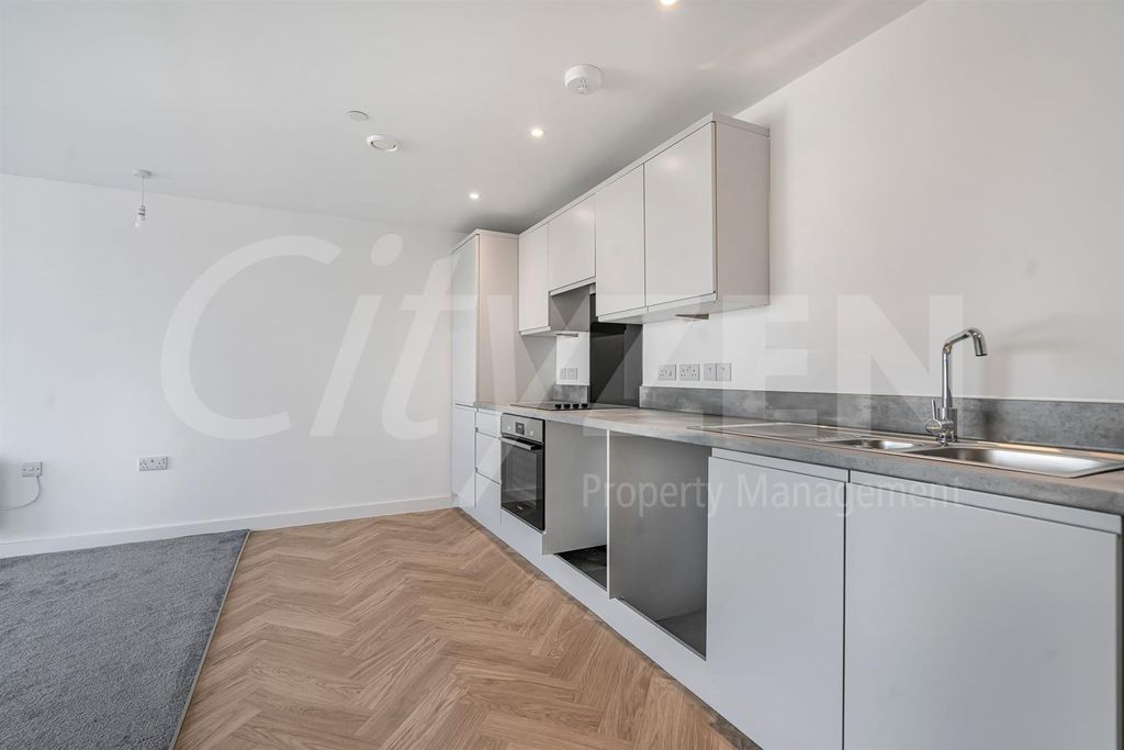 Property photo 3 of 14 Kitchen