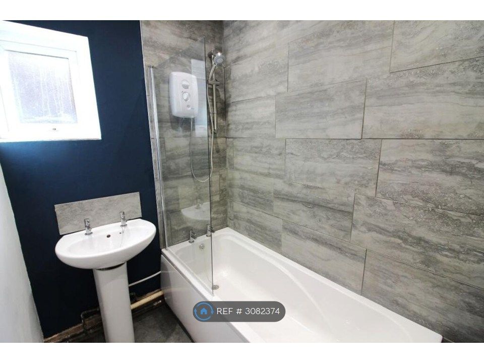 Property photo 3 of 14 Bathroom