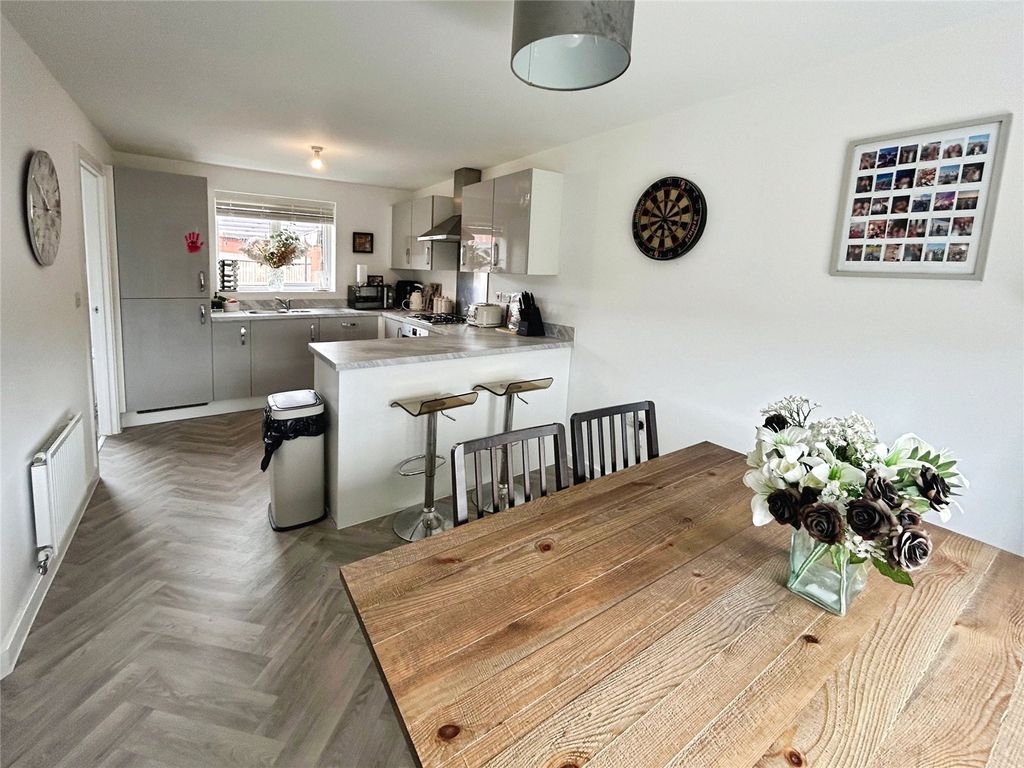 Property photo 3 of 21 Kitchen/Diner