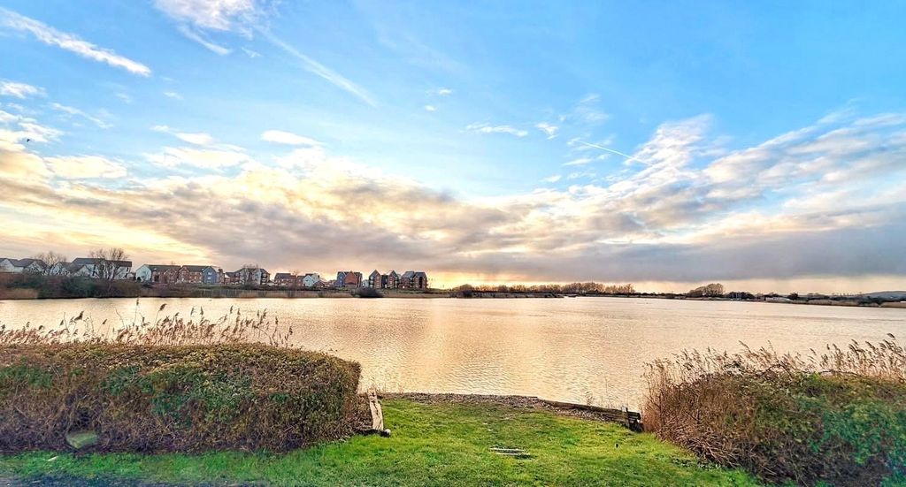 Property photo 2 of 18 Surrounding Area