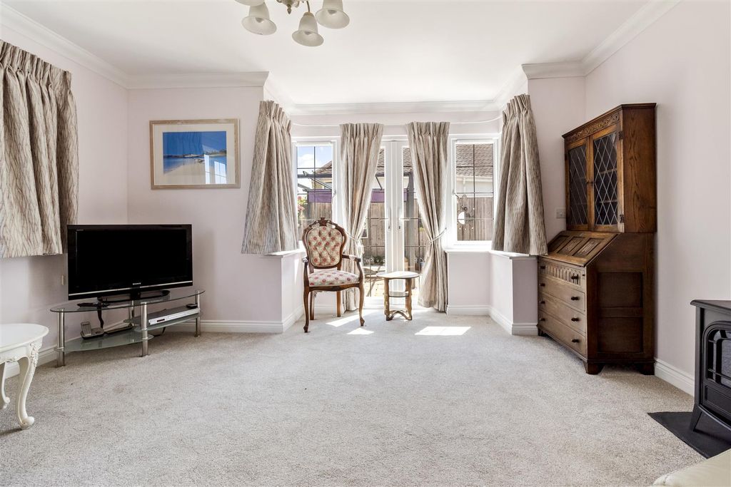 Property photo 3 of 24 2A Elm Park-003.Jpg