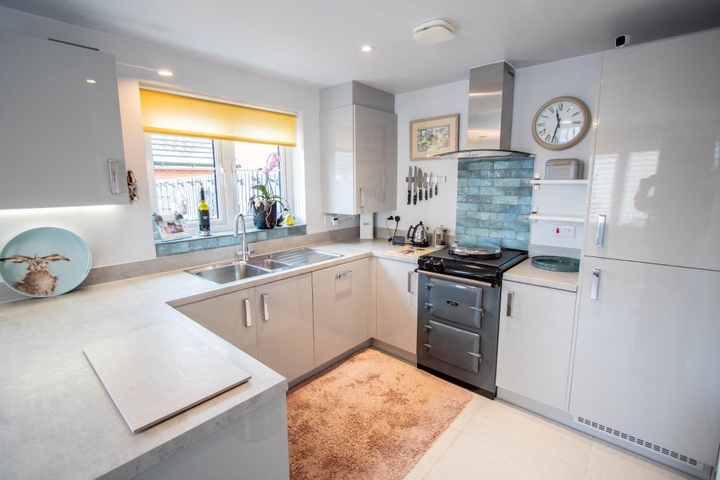 Property photo 3 of 17 Kitchen/Dining Room
