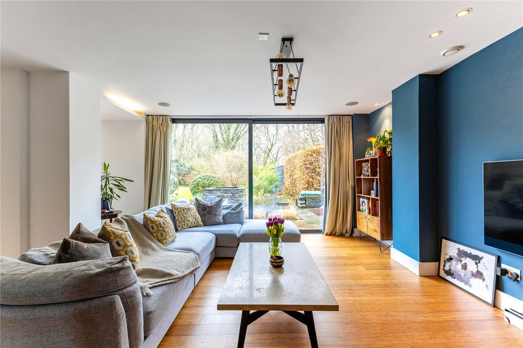 Property photo 3 of 16 Living Room