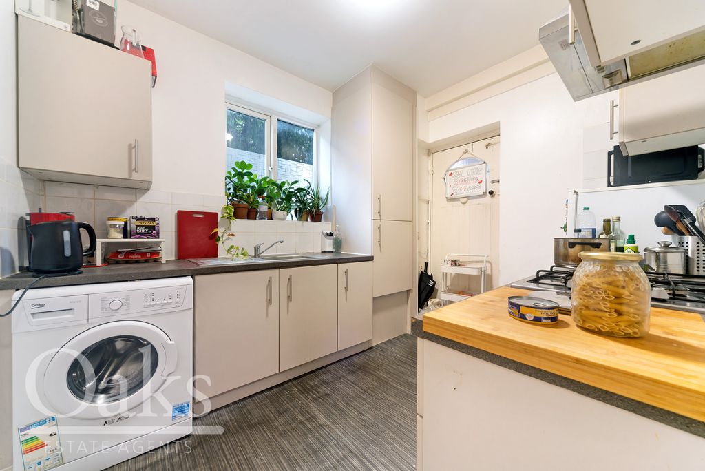 Property photo 2 of 8 Kitchen