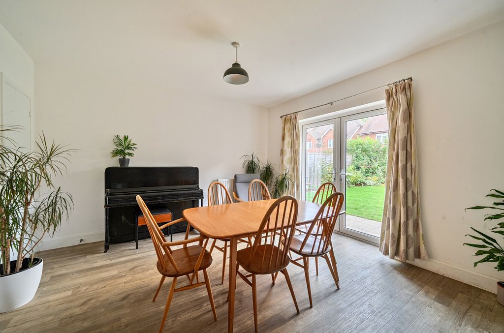 Property photo 3 of 15 1370546-10-6900E9...