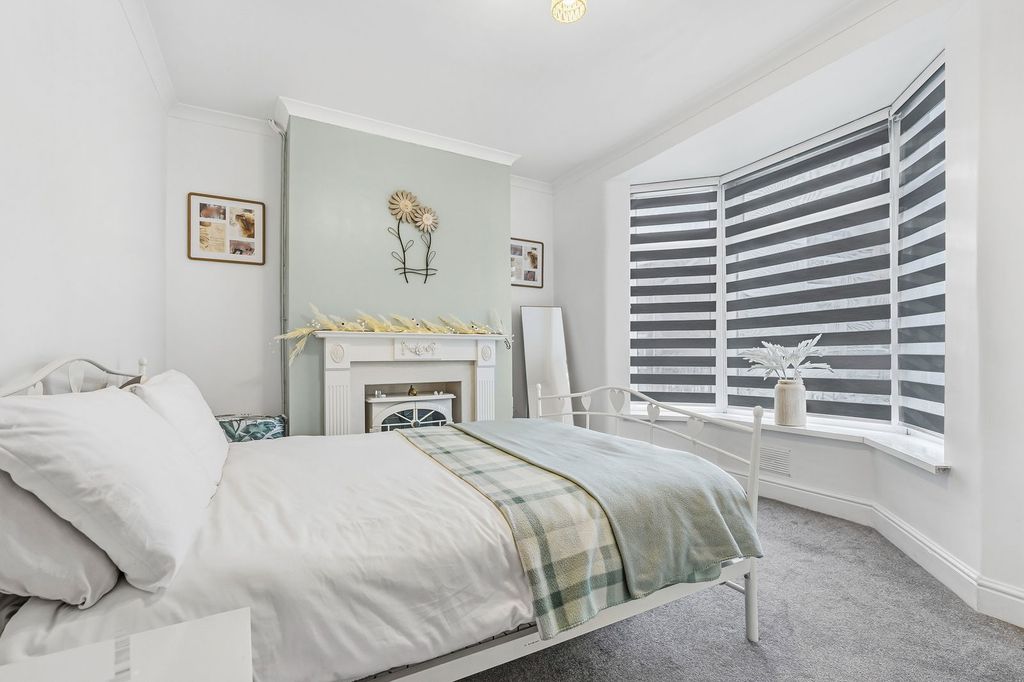 Property photo 2 of 28