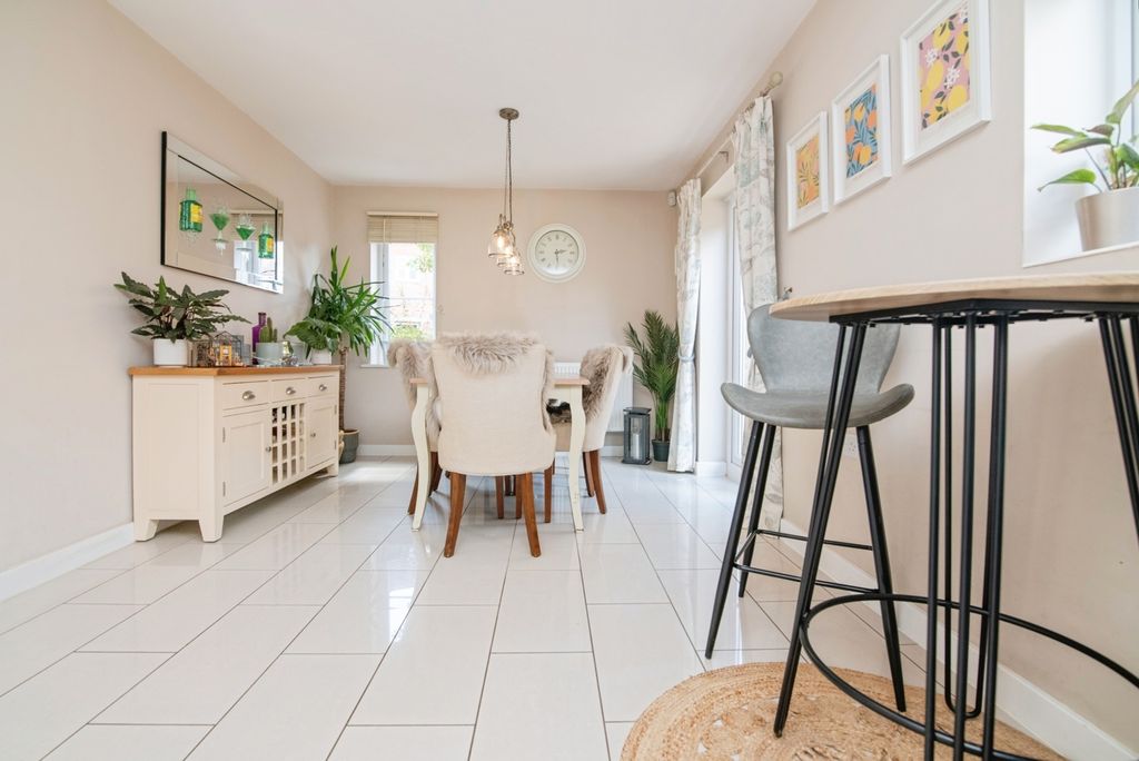 Property photo 3 of 19 Photo