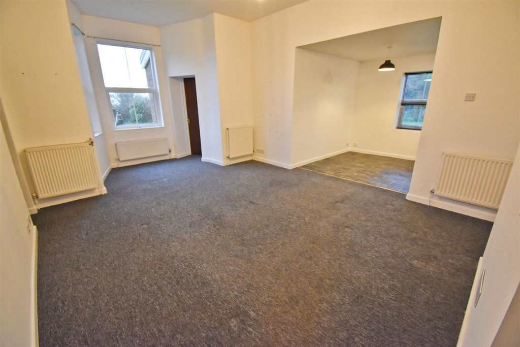 Property photo 2 of 13 Lounge.Jpg