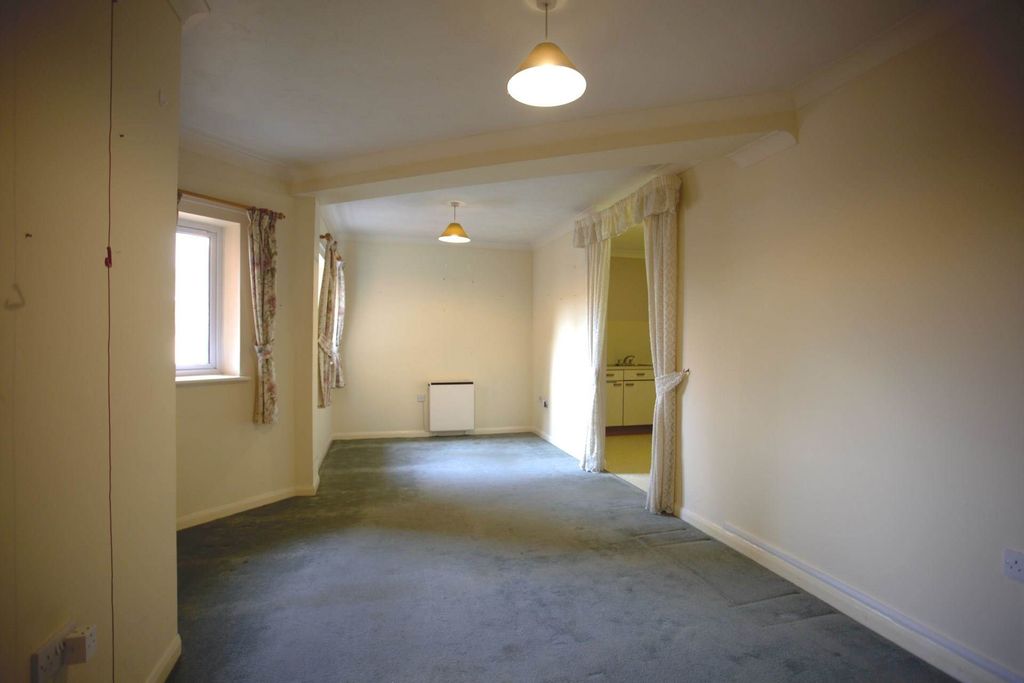 Property photo 3 of 13