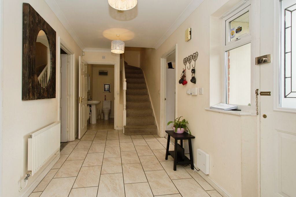 Property photo 2 of 20