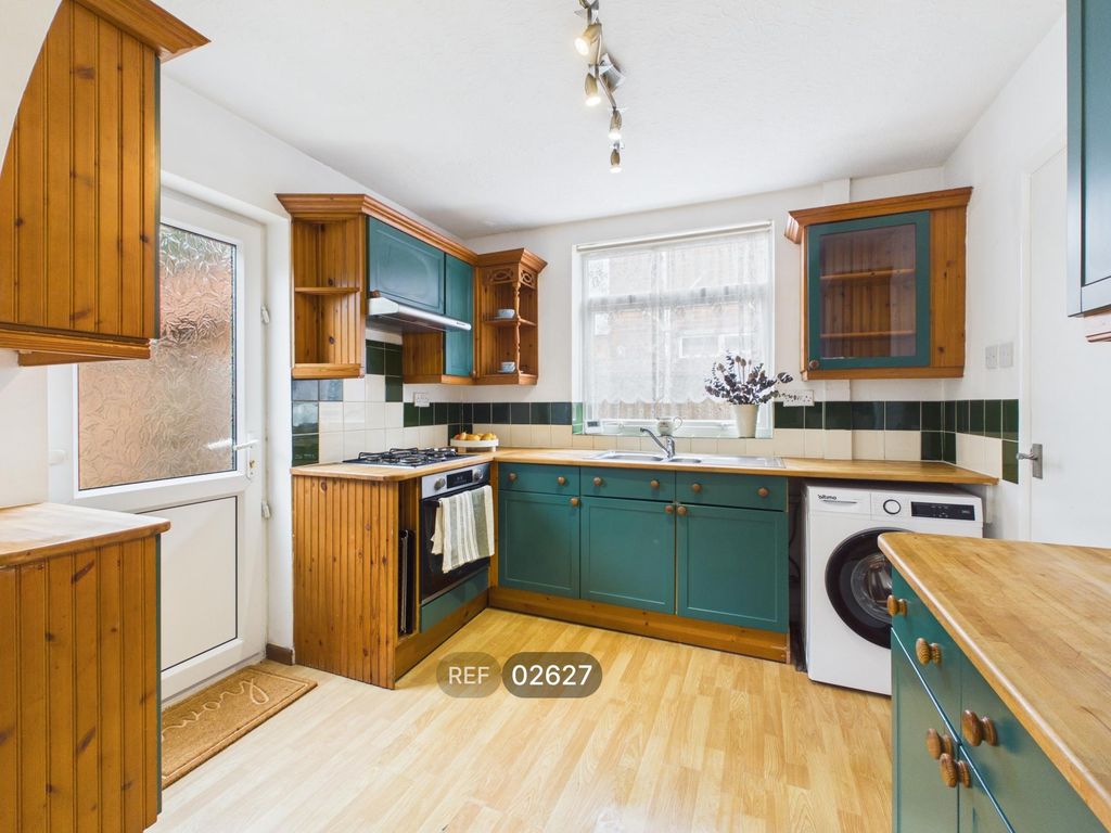 Property photo 2 of 24 Kitchen / Dining Area