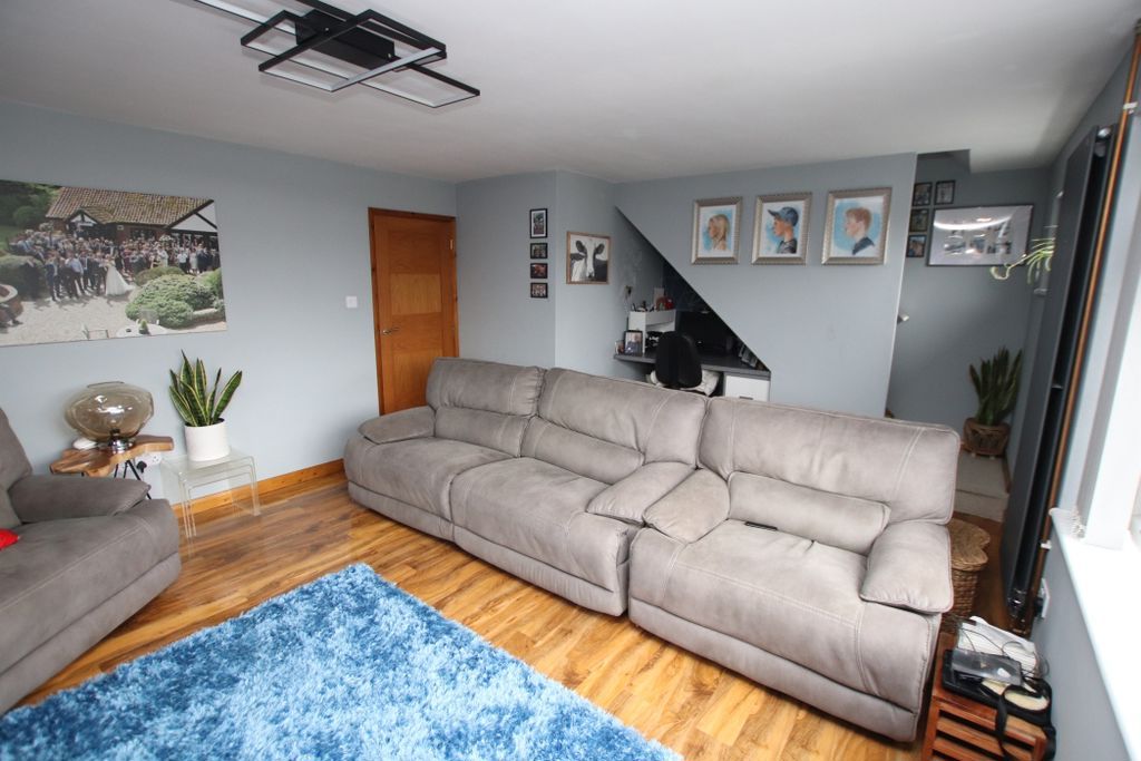 Property photo 3 of 21 Lounge Photo 2