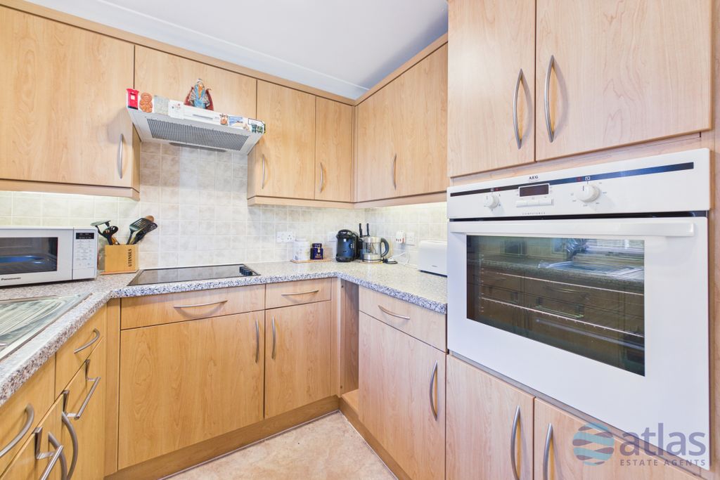Property photo 3 of 12 Kitchen