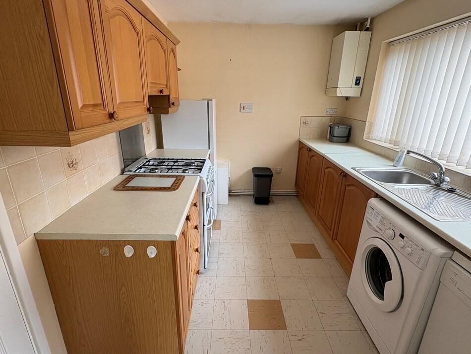 Property photo 2 of 11 Kitchen