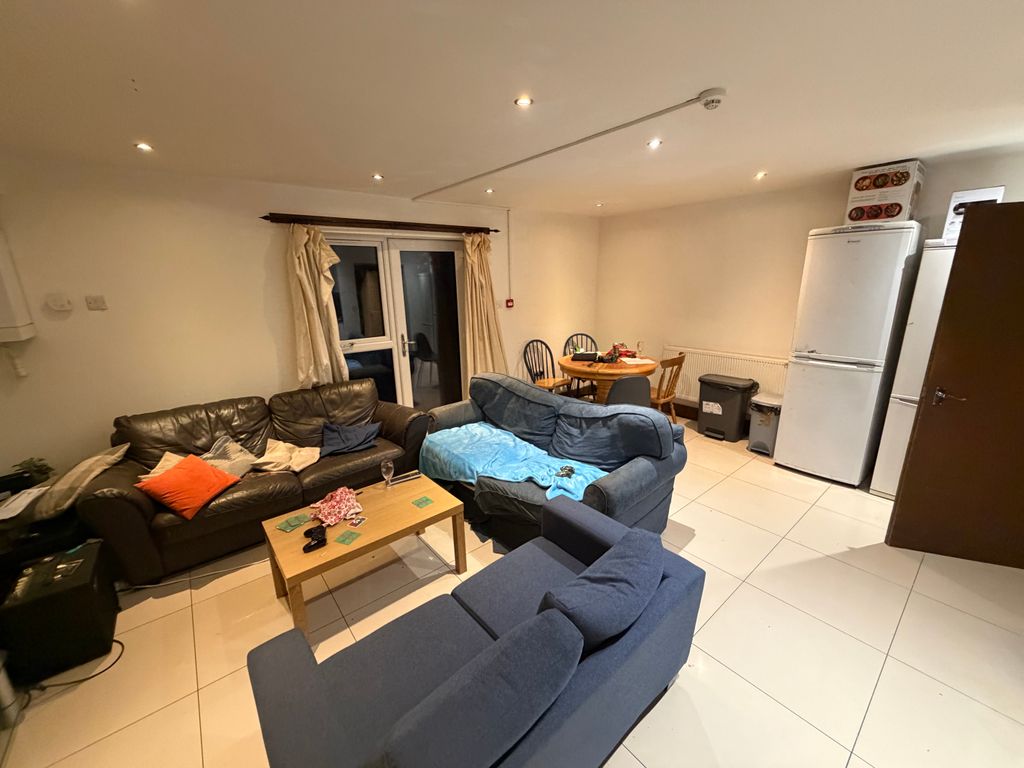 Property photo 1 of 5 Images