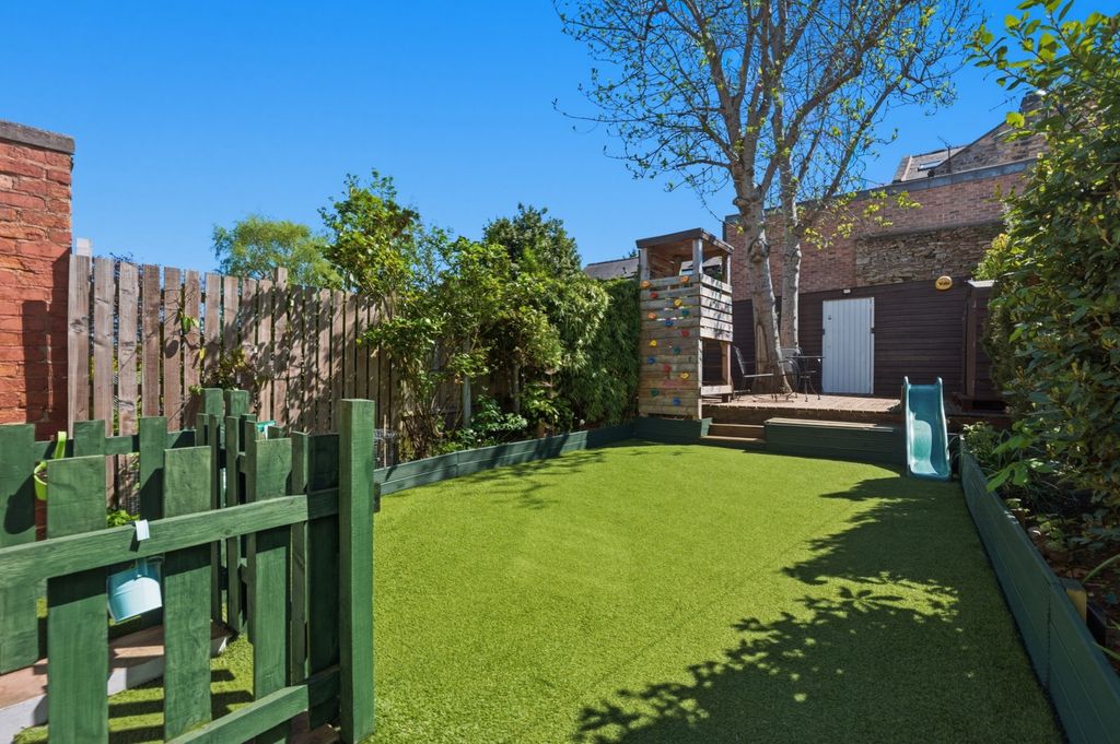 Property photo 2 of 24