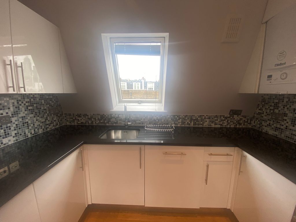 Property photo 2 of 7 Kitchen