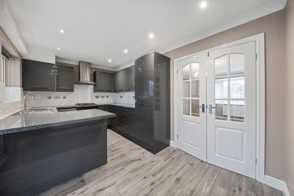 Property photo 3 of 26