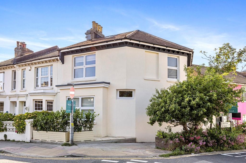 Property photo 1 of 16 Queens Park Road, 247-008.Jpg