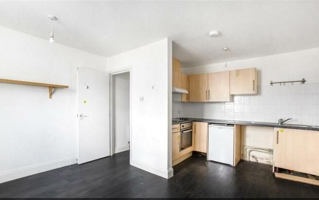 Property photo 3 of 9 Kitchen