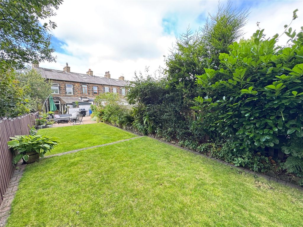 Property photo 3 of 19 Large Lawn Garden