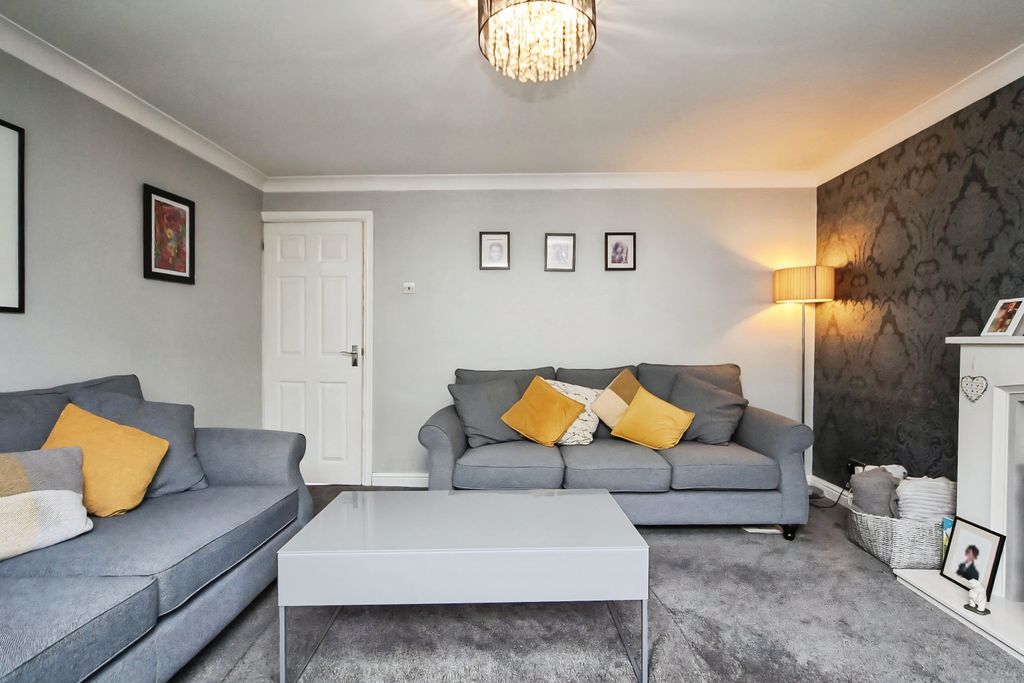 Property photo 2 of 37 Sitting Room