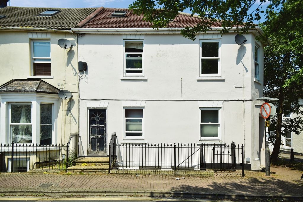 Property photo 1 of 6