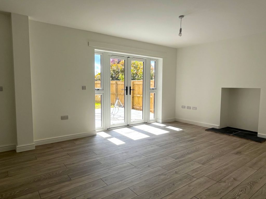 Property photo 3 of 11 Living Room