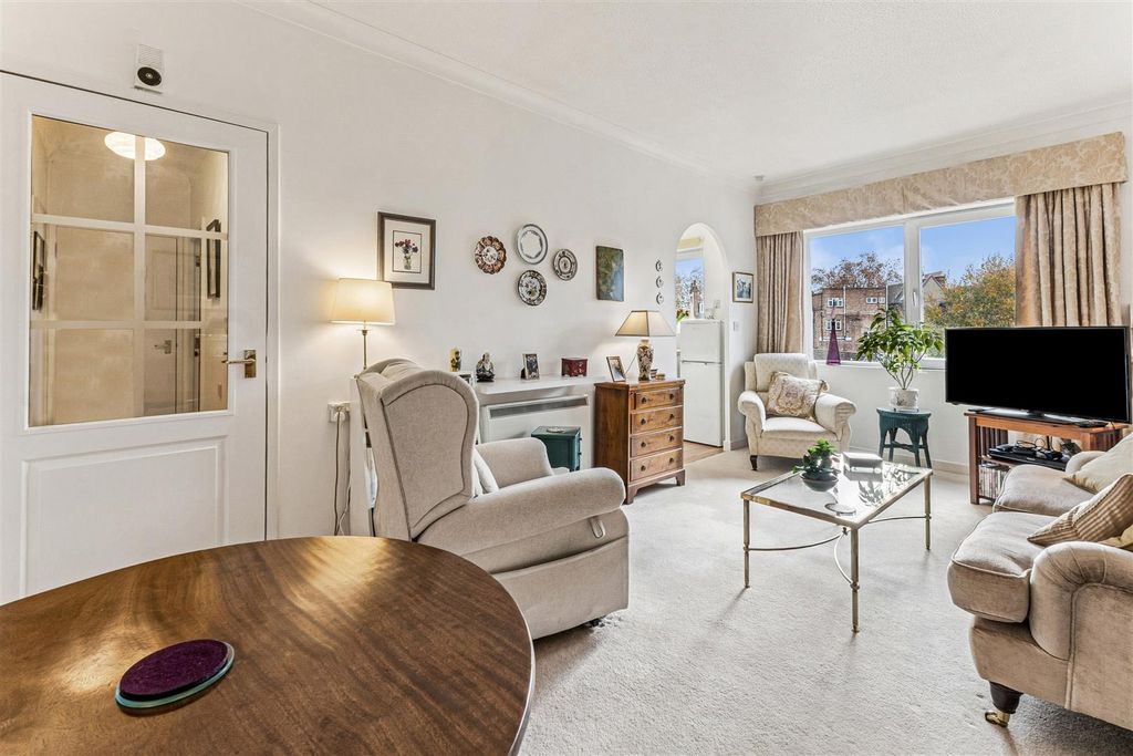 Property photo 3 of 15 Homecross House, W4 - For Sale