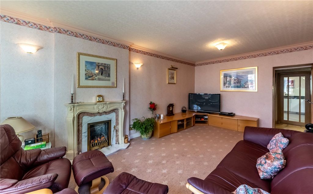 Property photo 2 of 14 Sitting Room