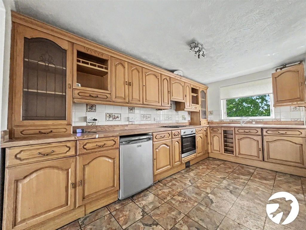 Property photo 2 of 16 Kitchen