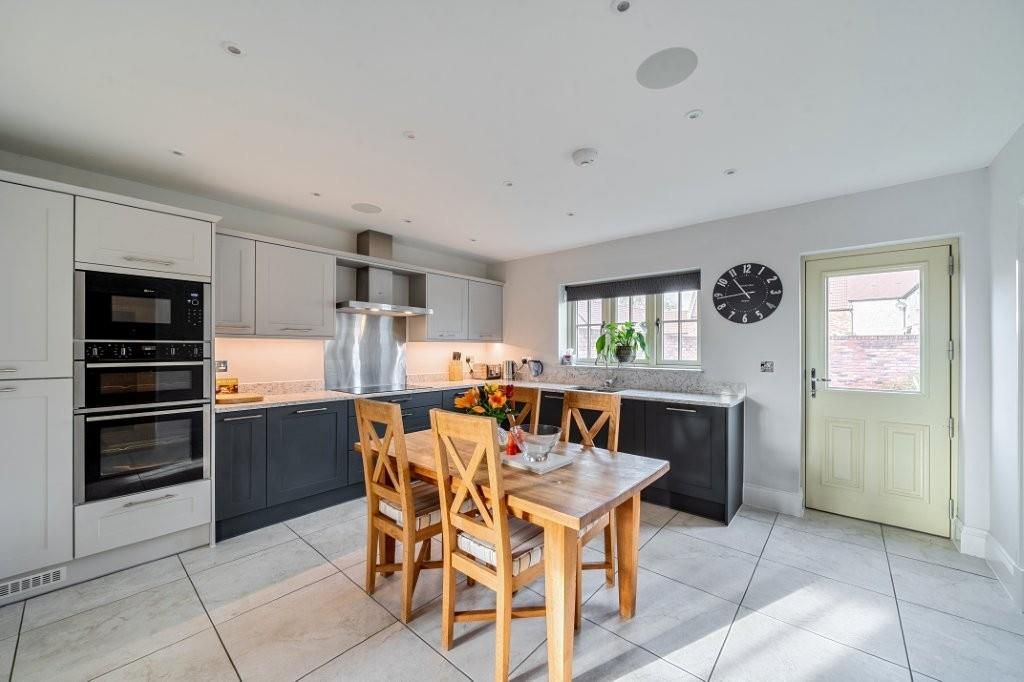 Property photo 2 of 14 Kitchen