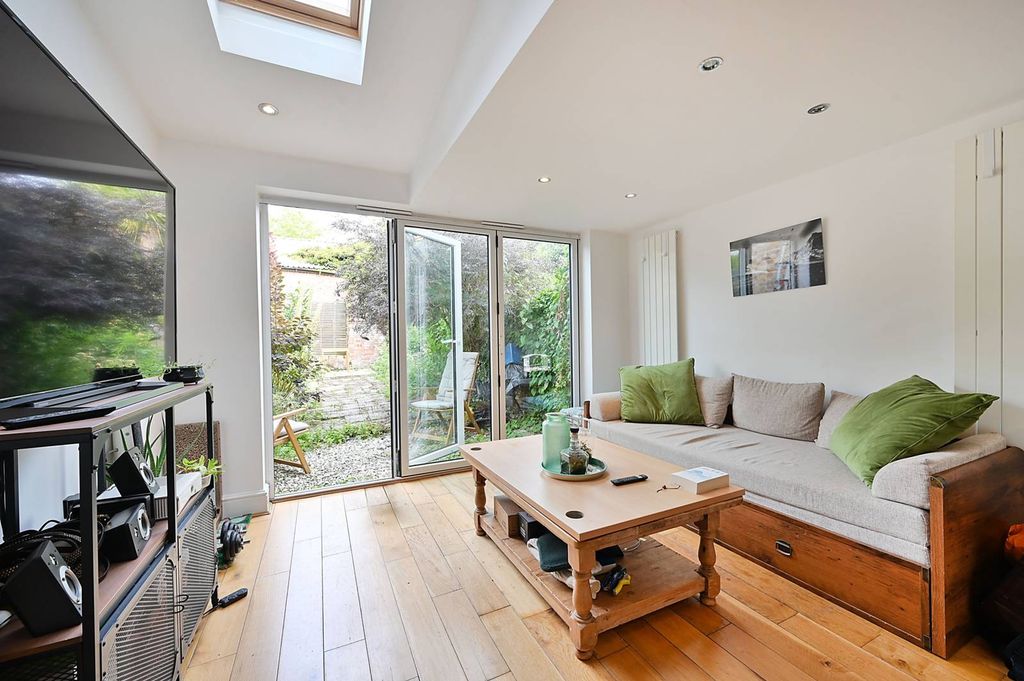 Property photo 2 of 7