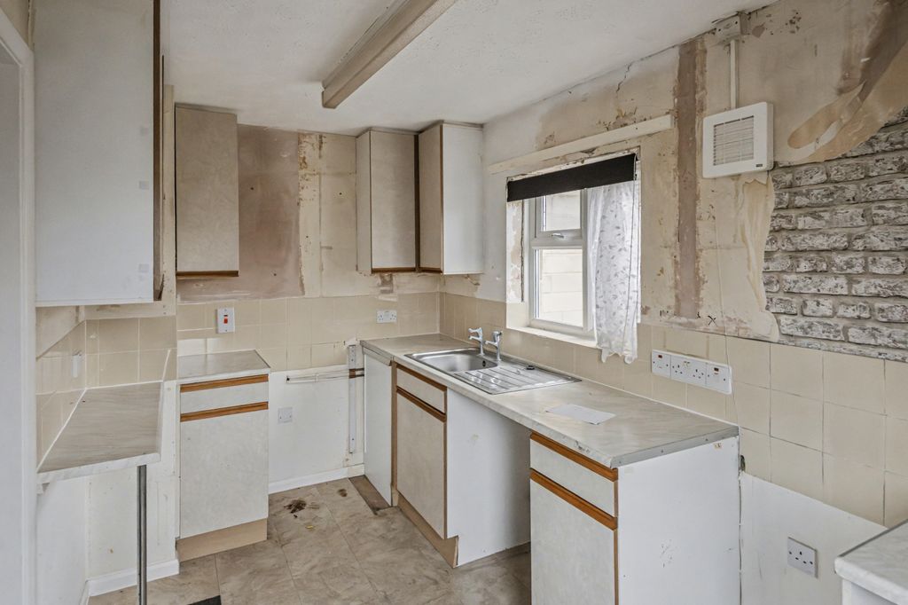 Property photo 3 of 9 20251230045537_Kitchen-1-2_D0Zpp.Jpg